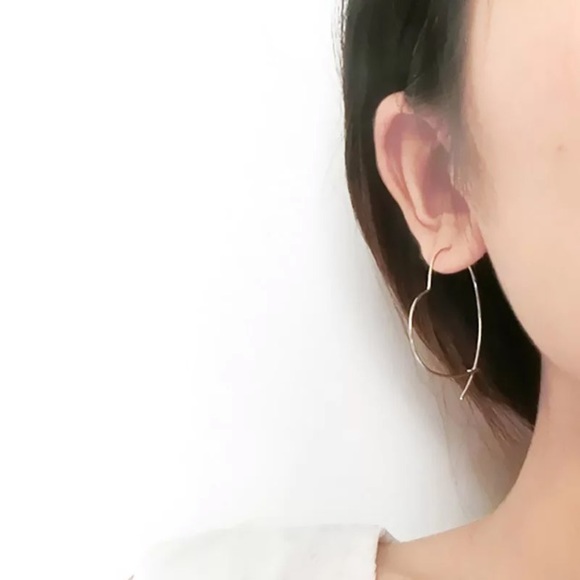 NEW!๐๐MODERN๐MINIMALIST GOLDEN WIRE๐HEARTS๐๐ - Picture 3 of 8